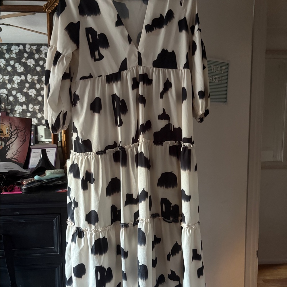 Chic Black and White Long Sleeve Dress